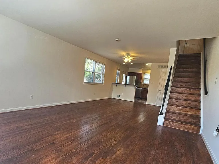 10 S French St — Photo 3