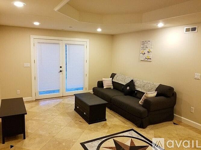 1st image of 11611 NE 100th St #B