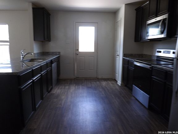 3rd image of 10927 CHATHAM CT