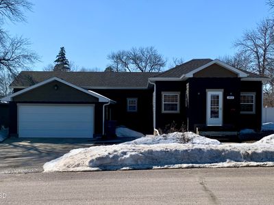 303 9th St SE, Watertown, SD, 57201