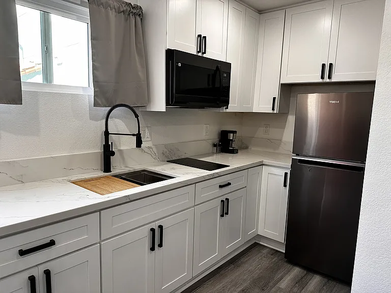 4748 Edgeware Rd #A — Photo 20
