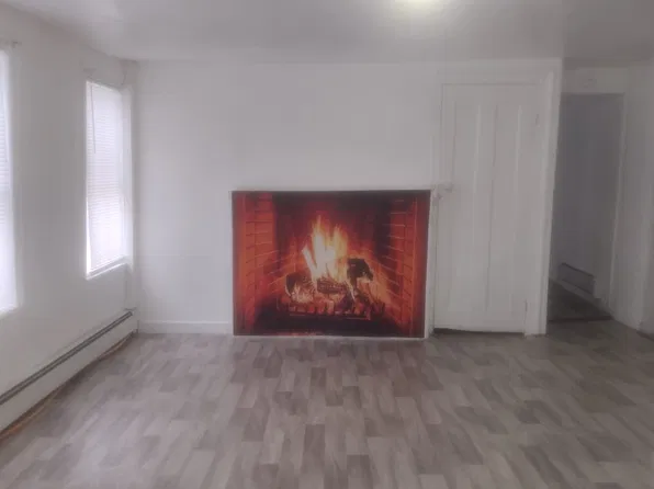 323 11th St, Honesdale, PA 18431