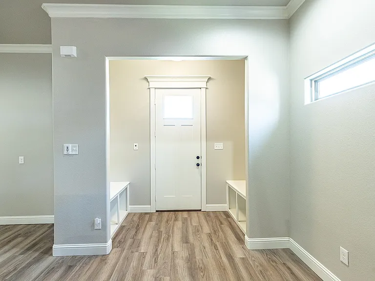 912 N Fulton Ave — Photo 3
