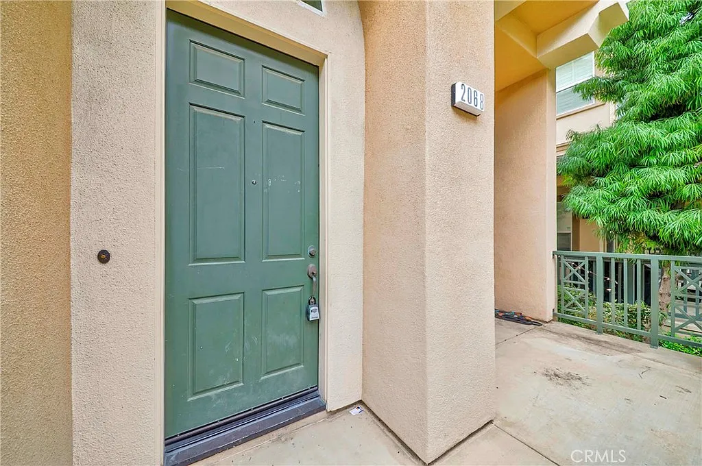 3 bed, 2.5 bath, 1679 sqft, $4,200 — Photo 3