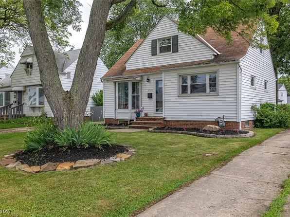 29123 Homewood Dr, Wickliffe, OH 44092