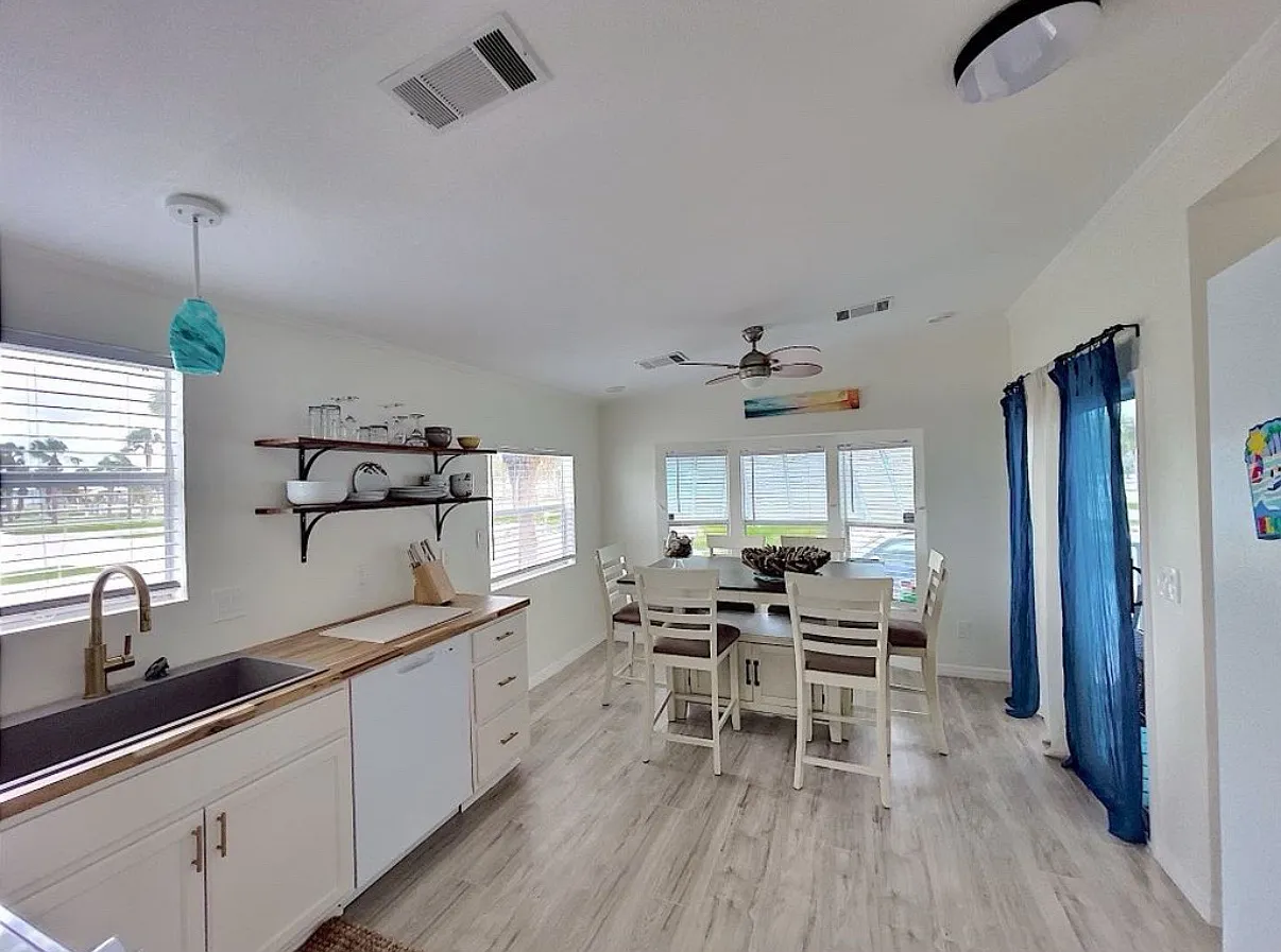 19333 Summerlin Rd — Photo 2