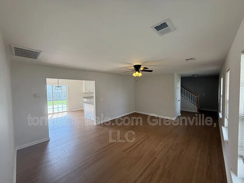3 bed, 2.5 bath, 1914 sqft, $1,995 — Photo 4