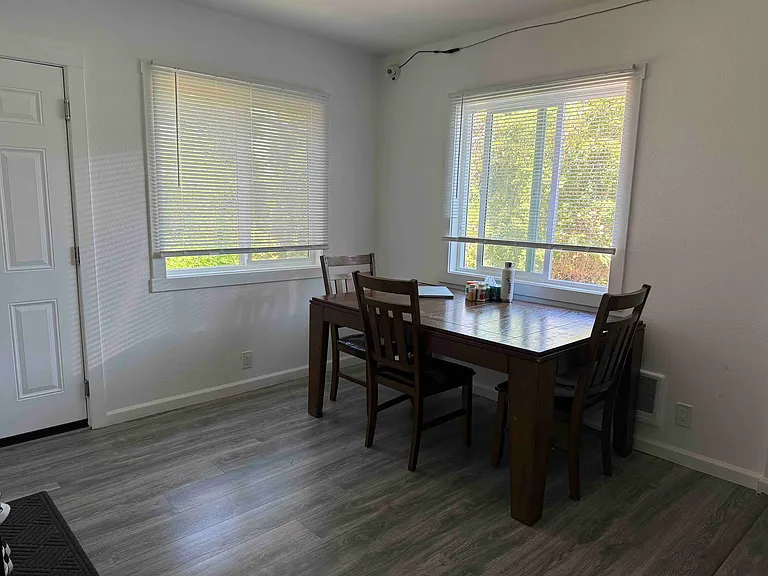 1139 Oxford St #4 — Photo 11