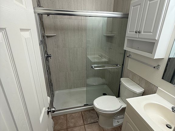 4th image of 2040 Estes Ln #2