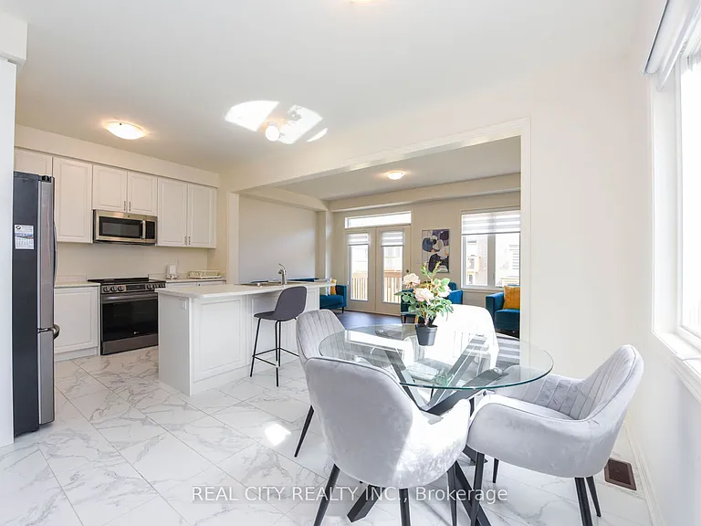 38 Silver Meadow Gdns — Photo 24