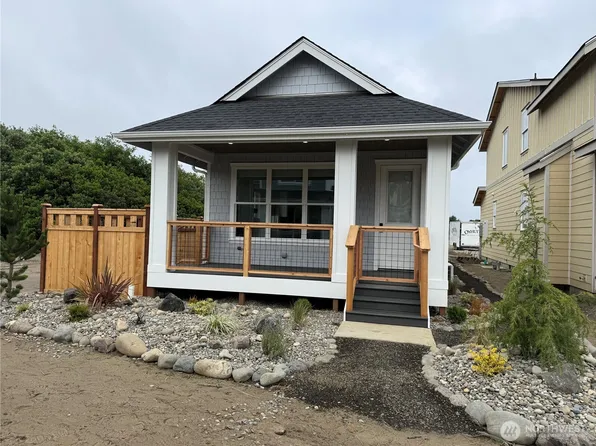 424 Swordfern Court SW, Ocean Shores, WA 98569