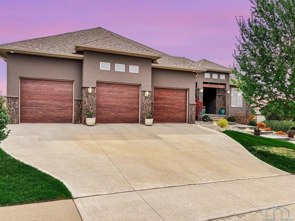 1st image of 6570 Palm Valley Dr