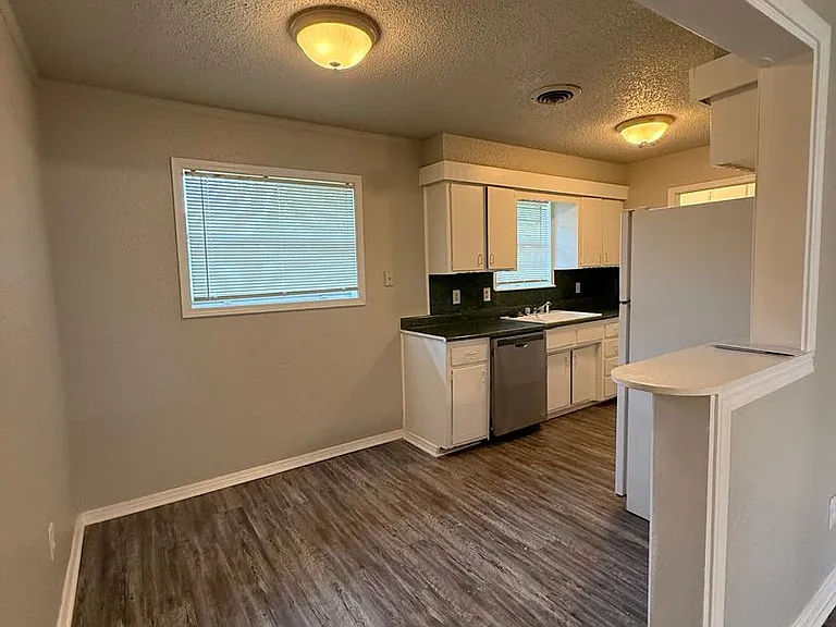 2412 Wyandotte Way — Photo 3