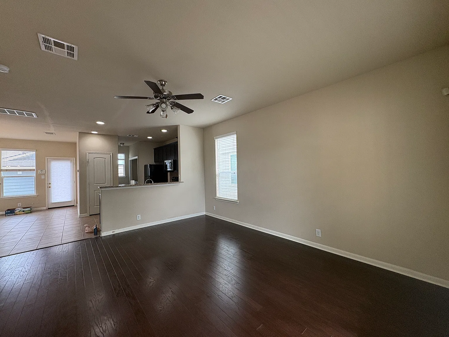 3 bed, 2.5 bath, 1368 sqft, $1,899 — Photo 4