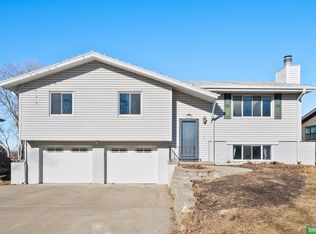 13548 Z St, Omaha, NE 68137