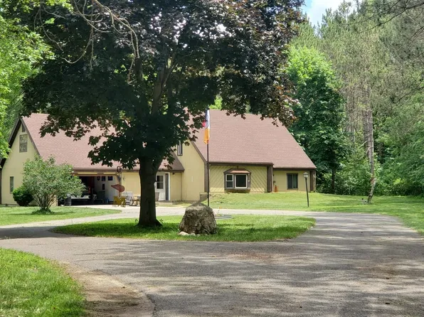 2704 W Deerfield Rd, Mount Pleasant, MI 48858