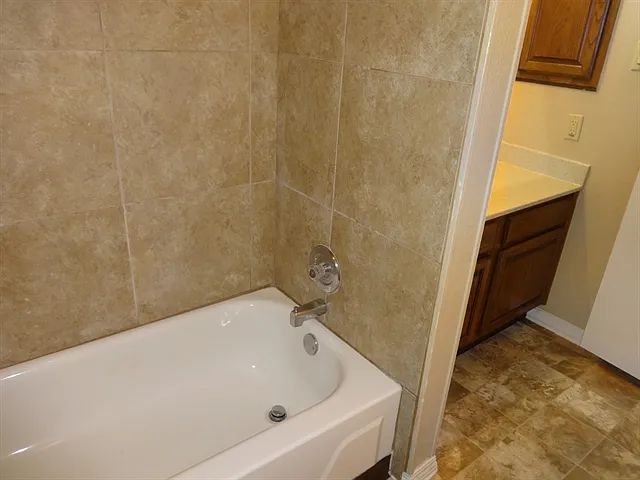 3622 Pavillion Cir — Photo 11