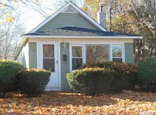 422 Kane Ave, East Patchogue, NY 11772
