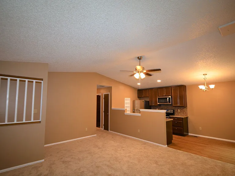 4618 Excalibur Ct — Photo 11