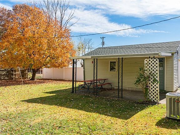 4th image of 48 Quinby Ln