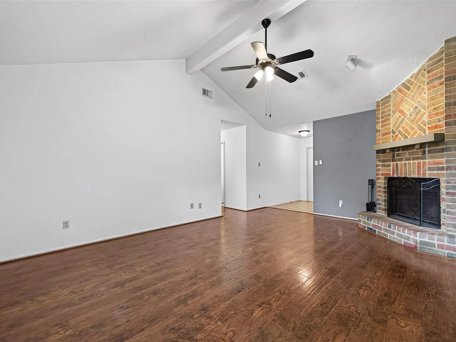3 bed, 2.0 bath, 1228 sqft, $1,950 — Photo 4