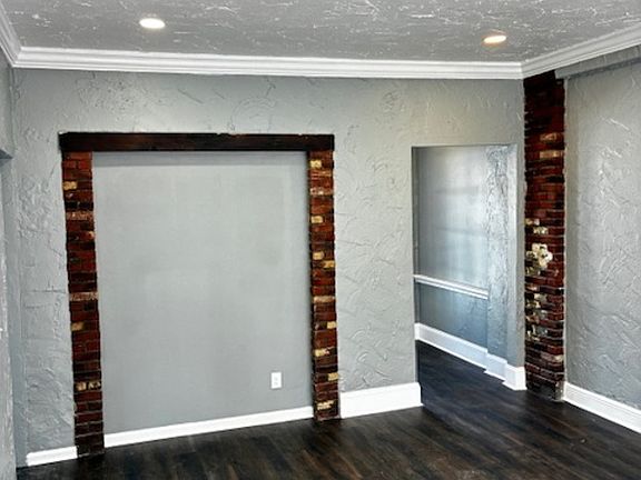 4th image of 2738 Riverside Ave #6