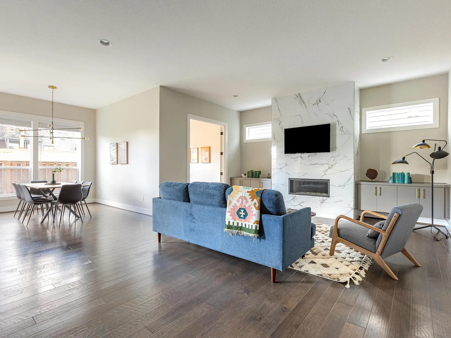 4 bed, 2.5 bath, 2830 sqft, $8,100 — Photo 3