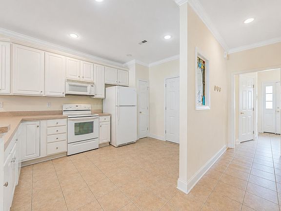 5th image of 73 Cypress Ct