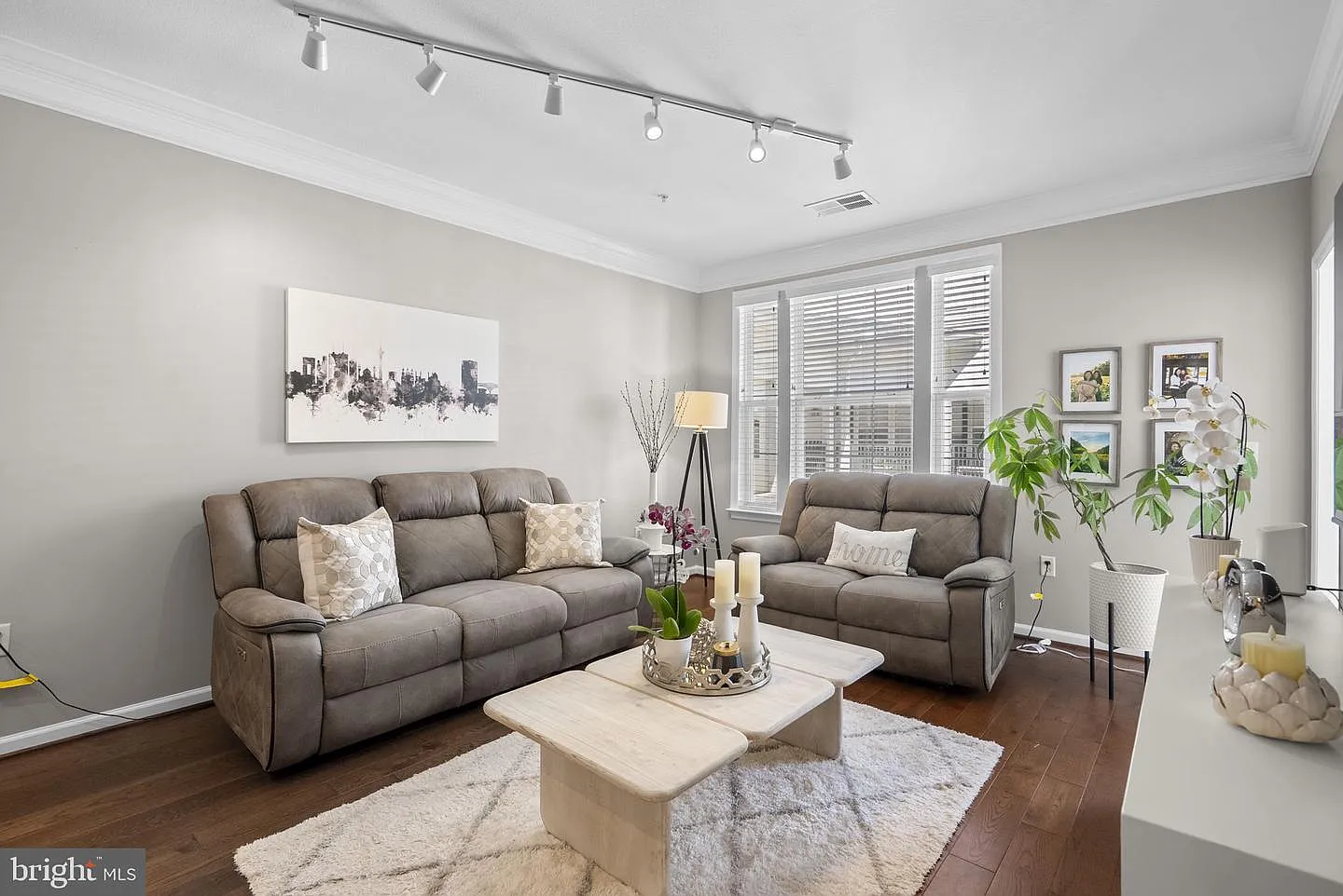 1 bed, 853 sqft, $2,200 — Photo 2