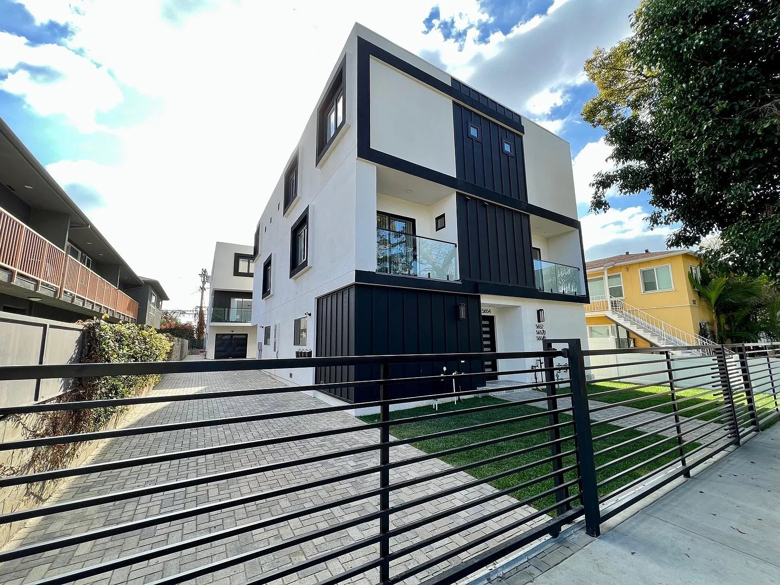 4 bed, 4.5 bath, 2300 sqft, $3,995 — Photo 1