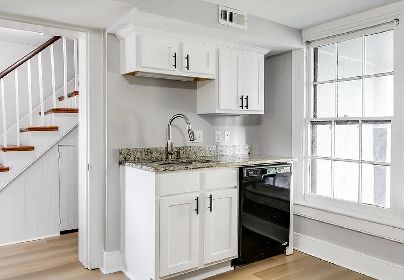 2 bed, 1.5 bath, 1404 sqft, $1,975 — Photo 4