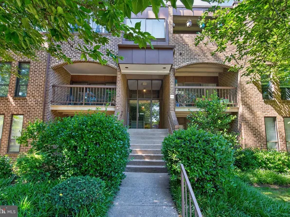 11260 Chestnut Grove Sq APT 139, Reston, VA 20190
