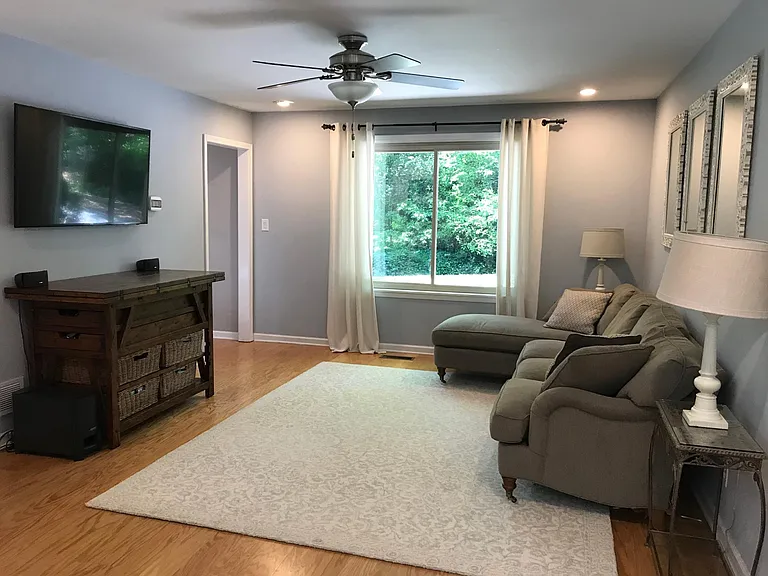 4889 Lake Forrest Dr — Photo 8