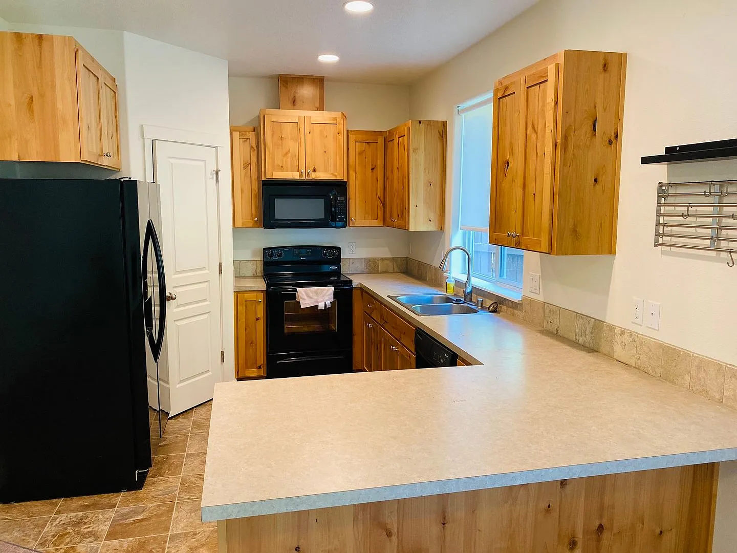 Charming Ridgefield Home Walking Distance to Everything — Photo 3