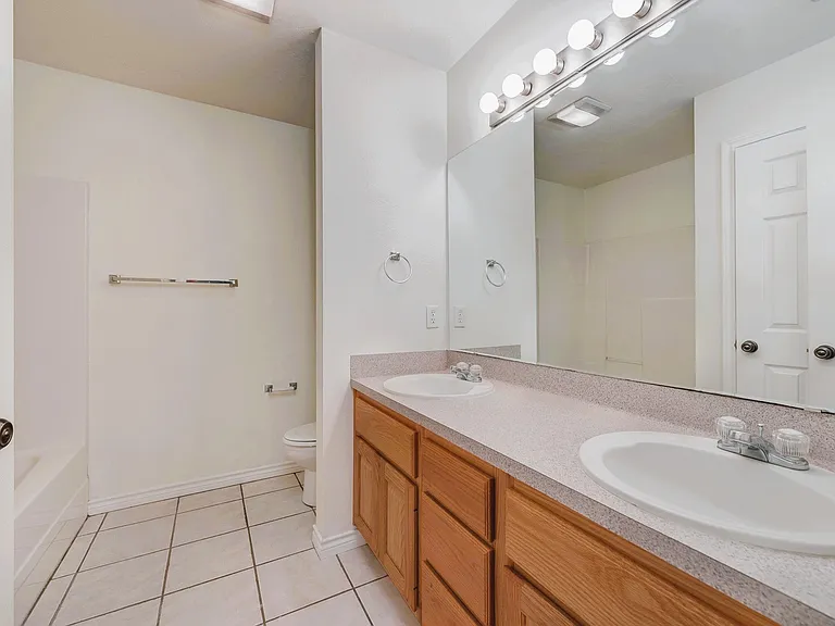 1427 Western Oaks Ct — Photo 7
