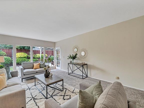 4th image of 868 Gladiola Dr