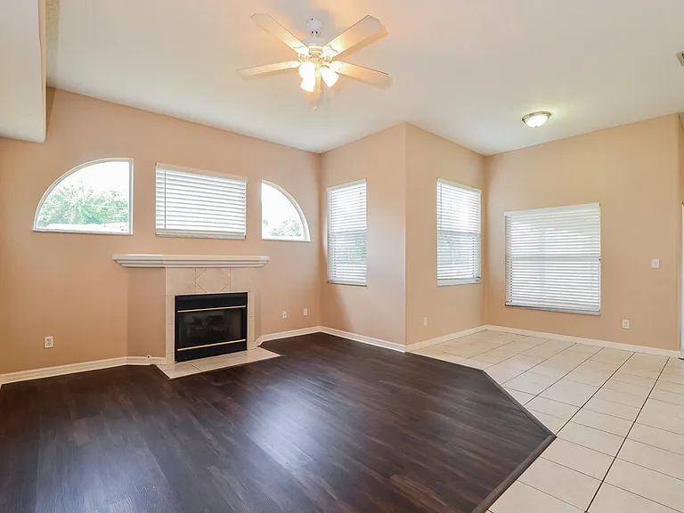 1604 Silhouette Dr — Photo 4