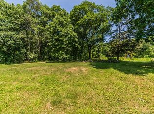 32 W Chippen Hill Rd, Burlington, CT 06013