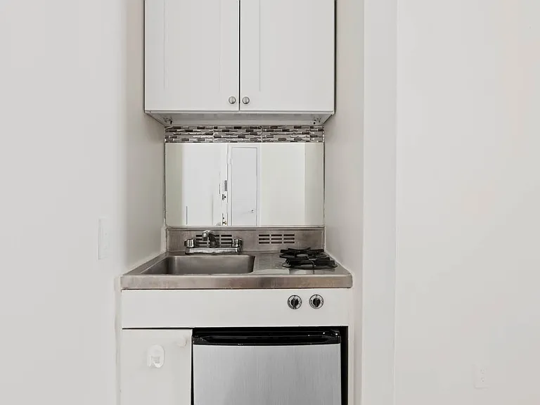 247 W 63rd St #6D — Photo 4