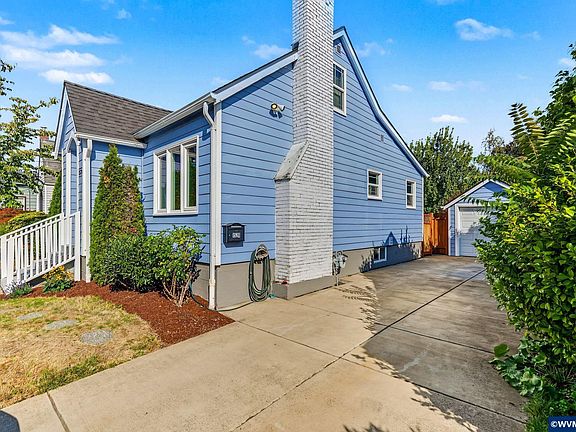 3rd image of 1520 17th St NE