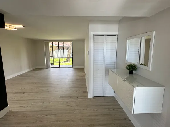 8211 NW 191st St #3-C, Hialeah, FL 33015