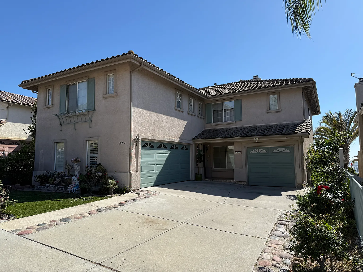 5 bed, 2920 sqft, $5,500 — Photo 1