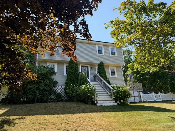 92 Colchester Dr, Plymouth, MA 02360