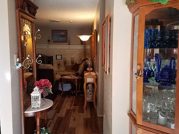 2nd image of 3724 Oakridge Dr