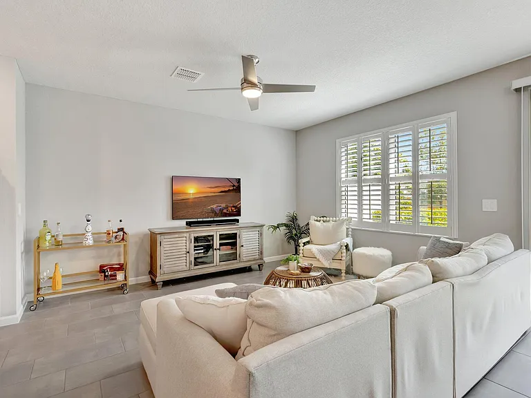 345 SE Angler Dr — Photo 12