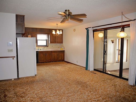 3rd image of 1903 Fleming St
