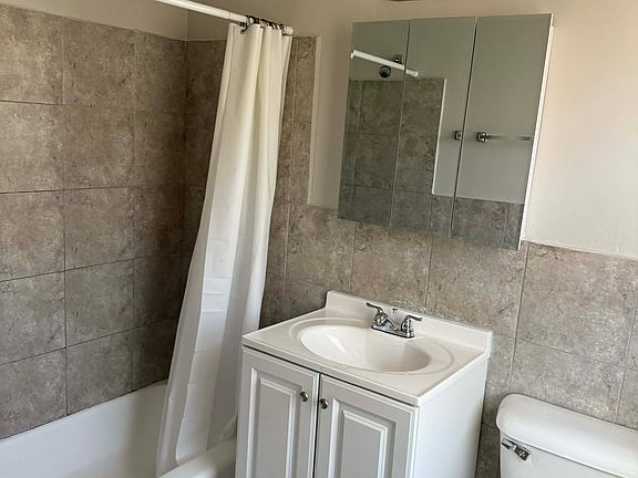5th image of 624 E 38th St APT 6