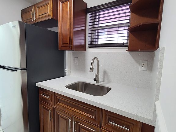 3rd image of 600 NW 32nd Pl APT 313