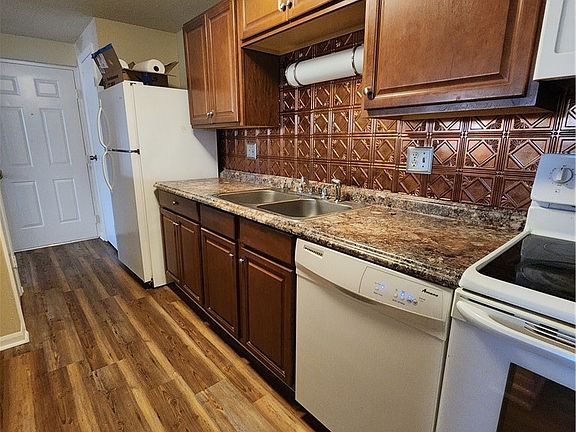 5th image of 9396 Wind Haven Ct Unit 201