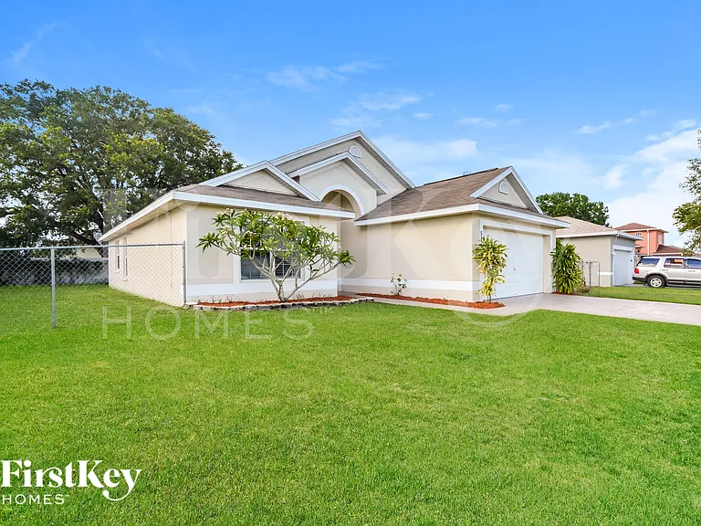 521 Finch Ln — Photo 2